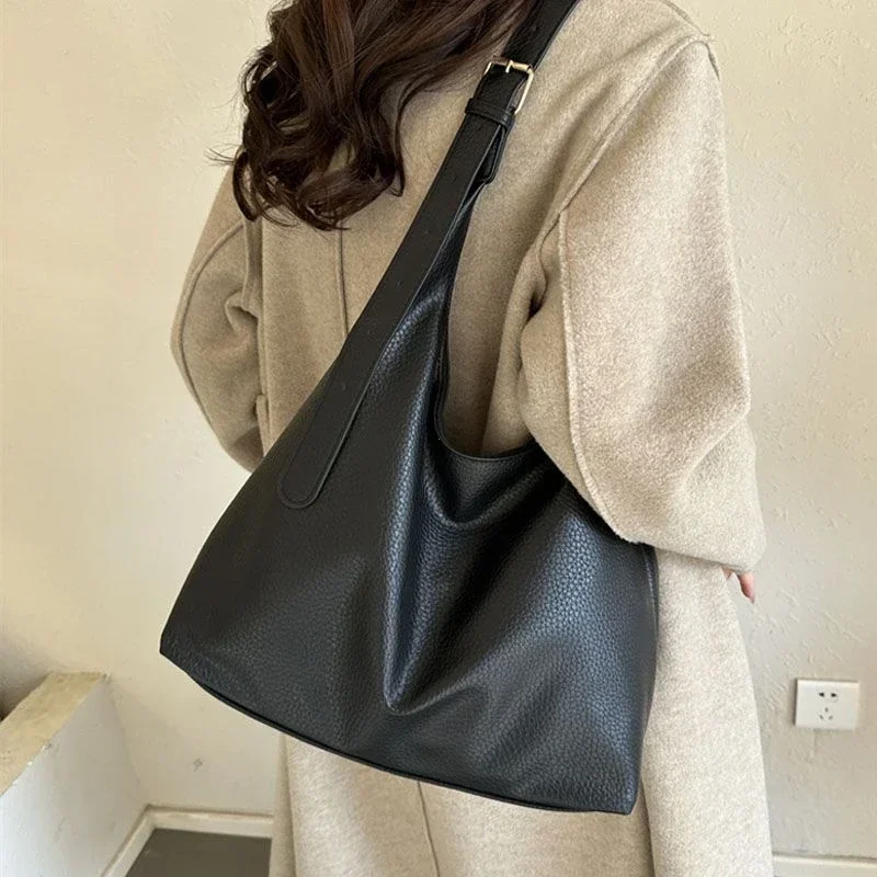 Women Bags Trend 2025 - حقيبة يد جلدية أنيقة للنساء 2025