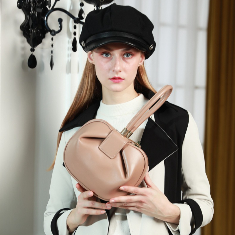 حقيبة كتف نسائية فاخرة من الجل - مراجعة Top Handle Structured وسعره