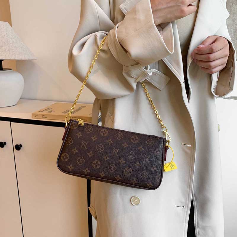محافظ وحقائب يد للسيدات بتصميم - مراجعة Women Bags Coach وسعره